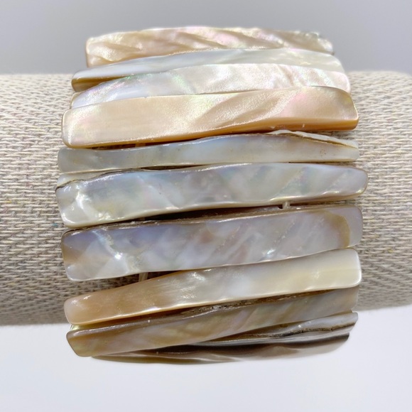 Mother of Pearl Abalone Shell Stretch Bracelet - Picture 2 of 9